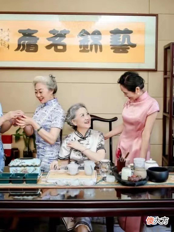 【就爱时尚】从妈妈辈穿搭中总结出，女人要想活到老优雅到老，还得注意这4点