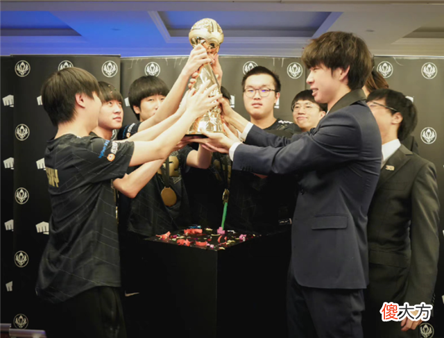 【游戏迷】rng小明晒出“黑”词名单，十二个词都是喷人的