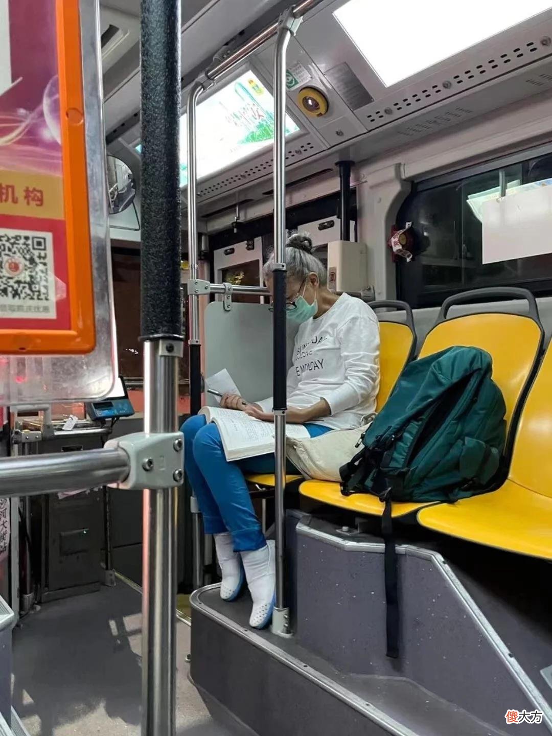 【就爱时尚】上海地铁公交里的奶奶们有多时髦？打扮清爽接地气，完胜90后女生