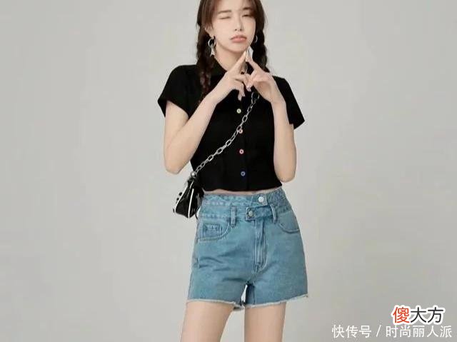 【时尚一点】夏季T恤缺一不可！这几套造型照样能映衬出时髦美感，甜美又减龄