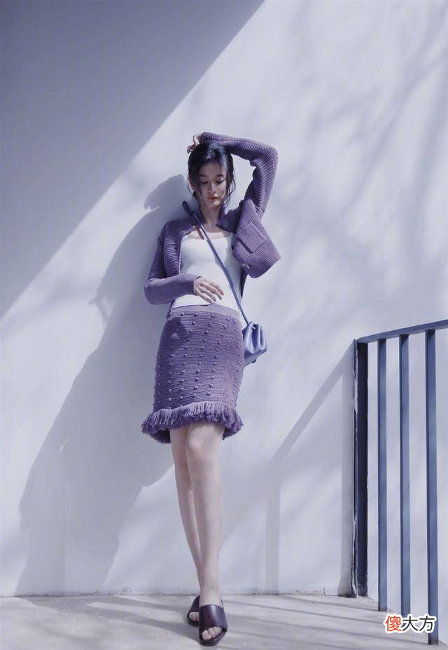 【时尚一点】乔欣甜美风的穿搭小技巧，短款包臀裙将她的腿型衬托好完美