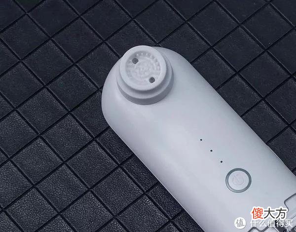 【时尚一点】告别手动的酸爽，油腻大叔尝鲜inFace超微小气泡黑头仪