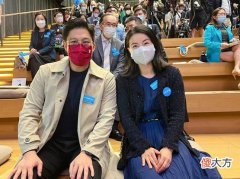 【就爱时尚】郭晶晶连衣裙穿搭小知识：叠穿背心马甲，民族风满满