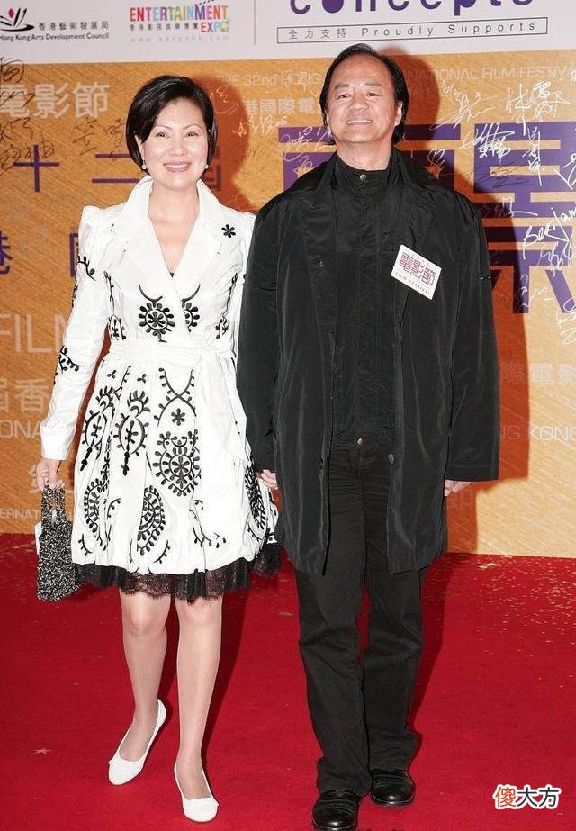 【时尚一点】成熟女性穿搭的款式推荐——宽松束脚套装