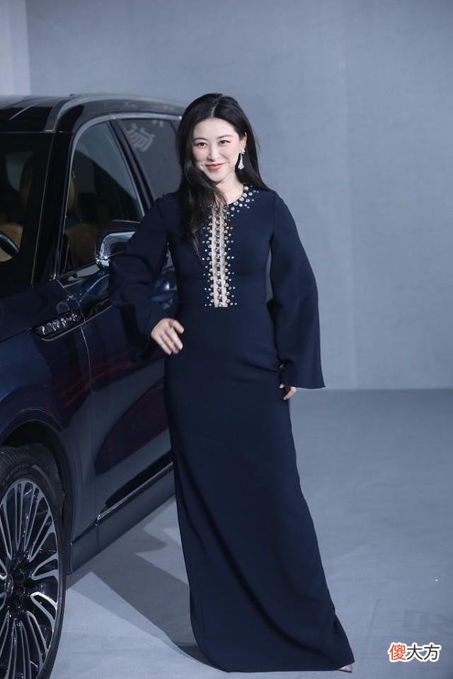 【时尚一点】王鸥、王鸥的慵懒中性风穿搭，你值得一看！