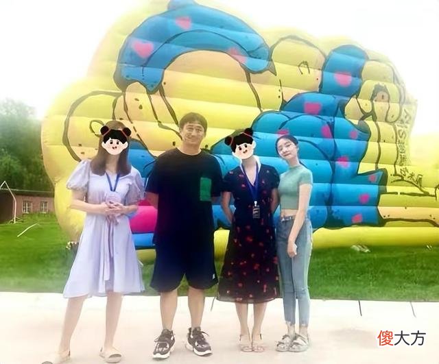 【时尚一点】黄多多穿搭小知识：基础款露脐装简单时髦