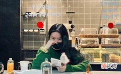 【时尚一点】刘亦菲：皮质单品一度被女性所青睐，都未曾变老，衣美