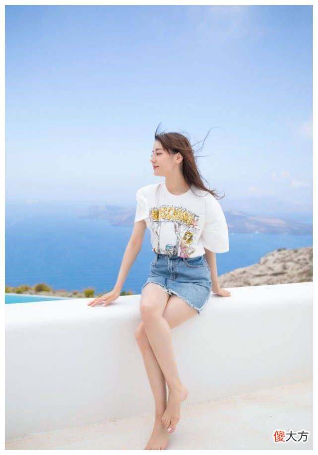 【就爱时尚】迪丽热巴的婚纱照，穿着最美的新娘的感觉