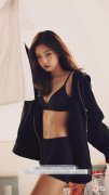 【就爱时尚】jennie最新广告大片造型曝光，内衣配白色牛仔裤