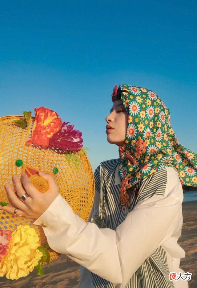 【就爱时尚】亮黄色的花朵装饰给人一种扑面而来的“贵气优雅感”