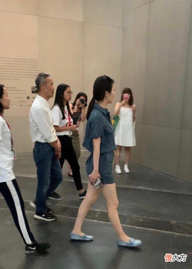 【就爱时尚】田朴珺和王石的豪宅曝光，田朴珺亲自画的丈夫竟是他