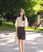 【就爱时尚】你还在纠结穿什么服装吗？可以选择衬衫穿搭，精致不挑人