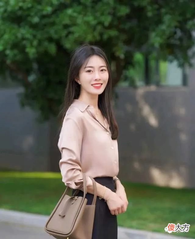 【就爱时尚】你还在纠结穿什么服装吗？可以选择衬衫穿搭，精致不挑人