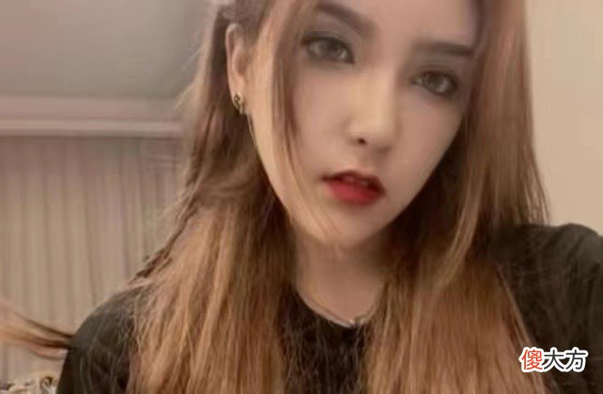 【游戏迷】lol：张嘉文遭遇“直播事故”，网友：女版张嘉文！