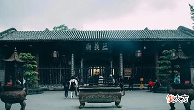 【爱历史】诸葛亮是臣，为何在成都祠庙里抢了君主刘备的风头？