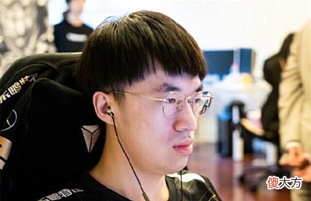 【游戏世界】faker信心满满:夏季赛继续赢,小虎:不会有人假期还在rank吧?