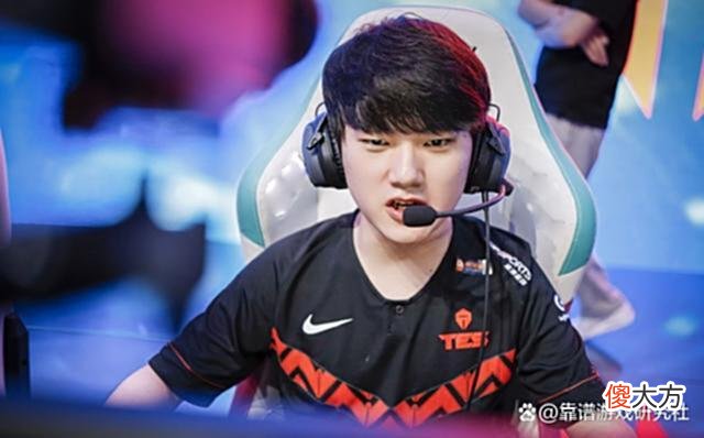【游戏迷】LOL：RNG粉丝很慌，英文流解说预测夏季赛排名，RNG排第一很正常