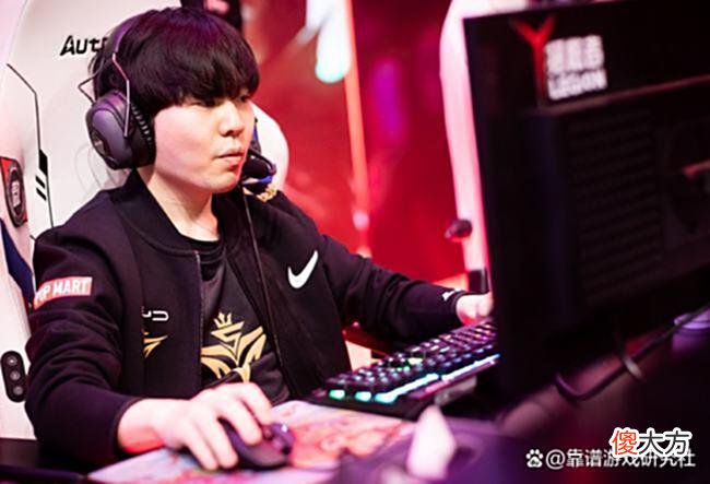 【游戏迷】LOL：RNG粉丝很慌，英文流解说预测夏季赛排名，RNG排第一很正常