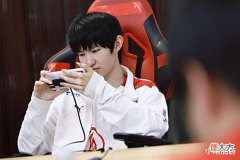 【游戏世界】一诺被钎城对位打爆,久诚的老毛病还在,爱思再打恐将晚节不保