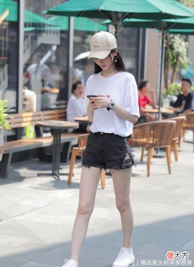 【就爱时尚】苗条女孩的夏季穿搭，休闲显瘦牛仔短裤，让造型变得时尚又好看