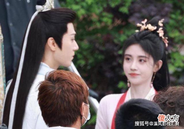 【就爱时尚】仙剑四全员杀青，鞠婧祎红衣，厉江流红衣，怀朔怀朔有点嫩