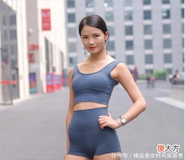 【时尚一点】街拍街头一抹清新的“健康美”，高挑显瘦的好身姿！