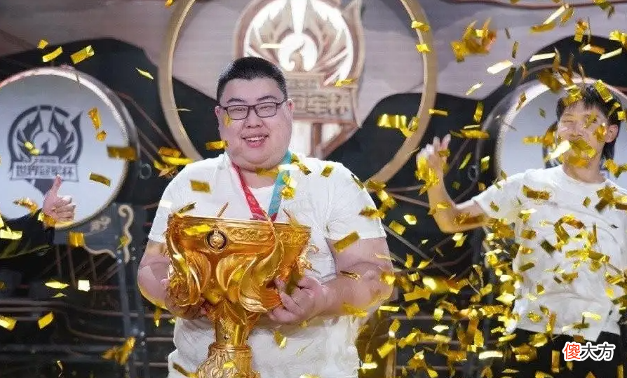 【游戏世界】王者荣耀：两全国服射手巅峰赛撞车，妖刀和小胖联手打不赢