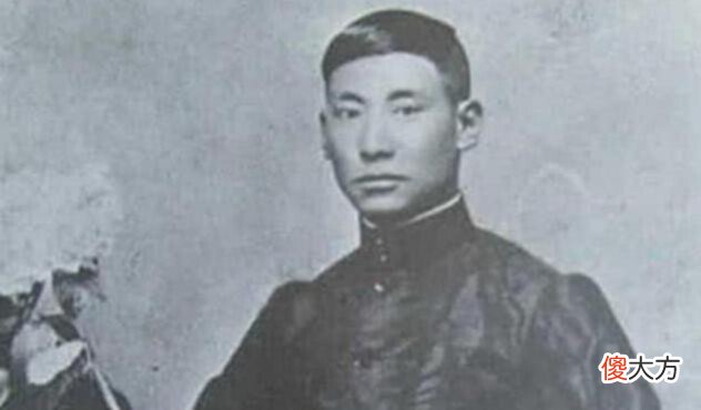 【历史故事】蒋介石侍卫队出行,却被龙云的三公子飙车挡路,何应钦如何处理?