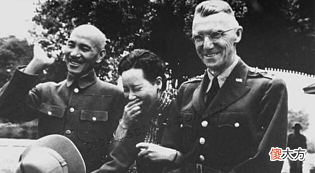 【历史故事】蒋介石侍卫队出行,却被龙云的三公子飙车挡路,何应钦如何处理?