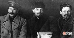 【爱历史】苏维埃政权建立初期处于帝国主义的包围中,提高俄共能力非常必要