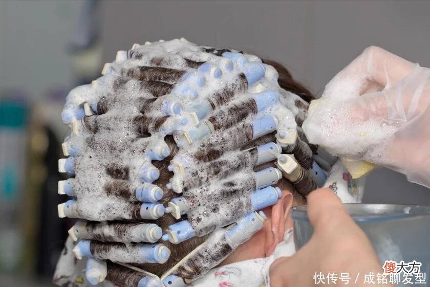 【时尚一点】头发烫得不够卷怎么办？三种方法可恢复弹性，尤其是第三种方法