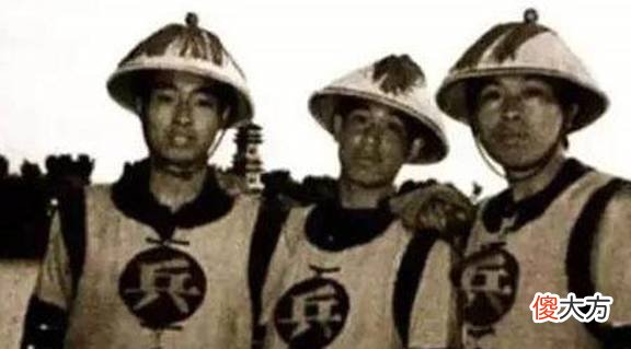 【历史故事】清朝士兵衣服上的 “兵”和“勇”，一字之差，地位却是大不同