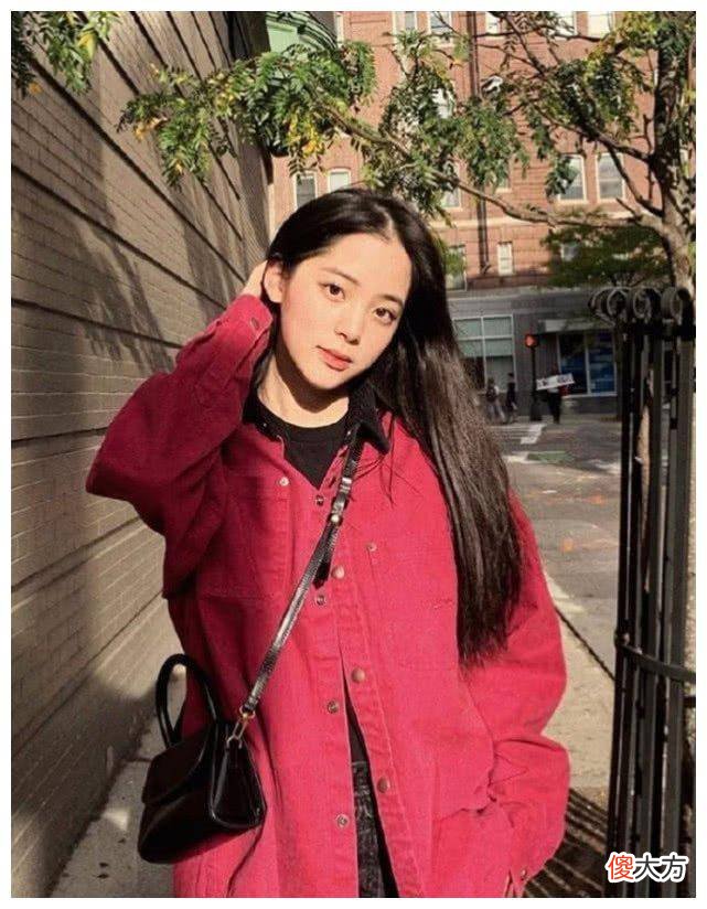 【就爱时尚】欧阳娜娜终于换上了“车厘子”的白色鞋子，又走红了