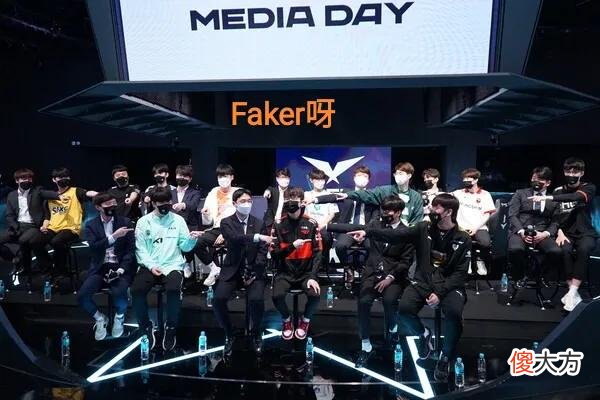 【游戏世界】“夏季赛最期待Showmaker”，Faker采访火了，因为他上了韩服第一