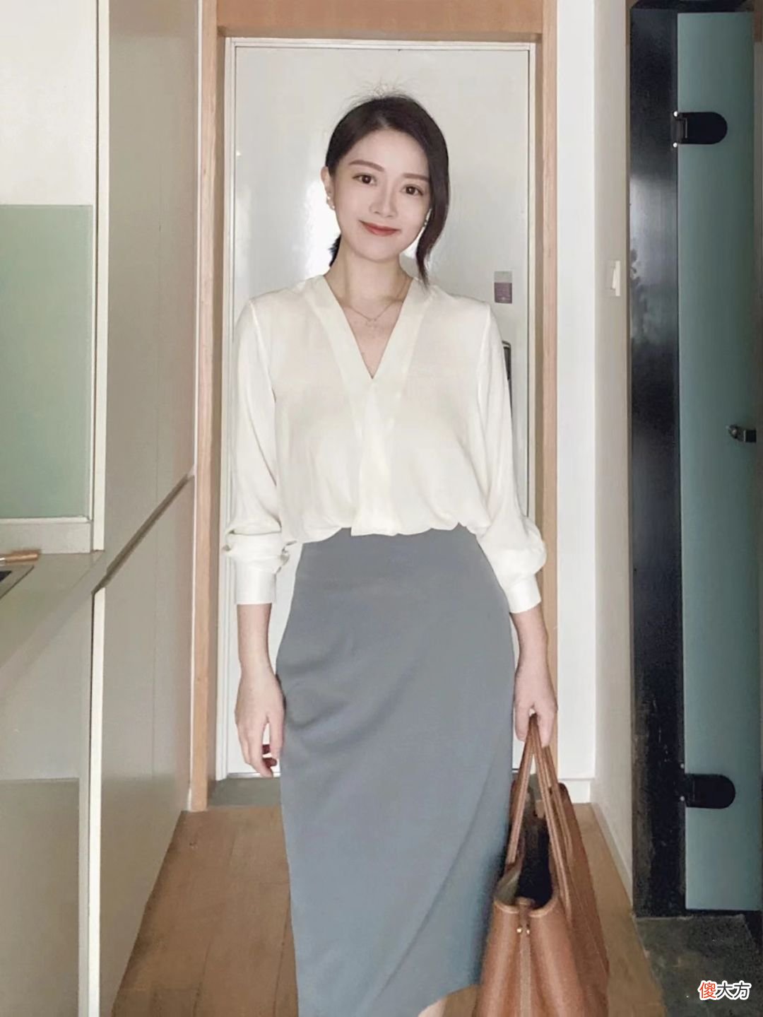 【时尚一点】夏天来了穿裙子，成熟的女人多半喜欢穿半身裙，优雅遮肉又显气质