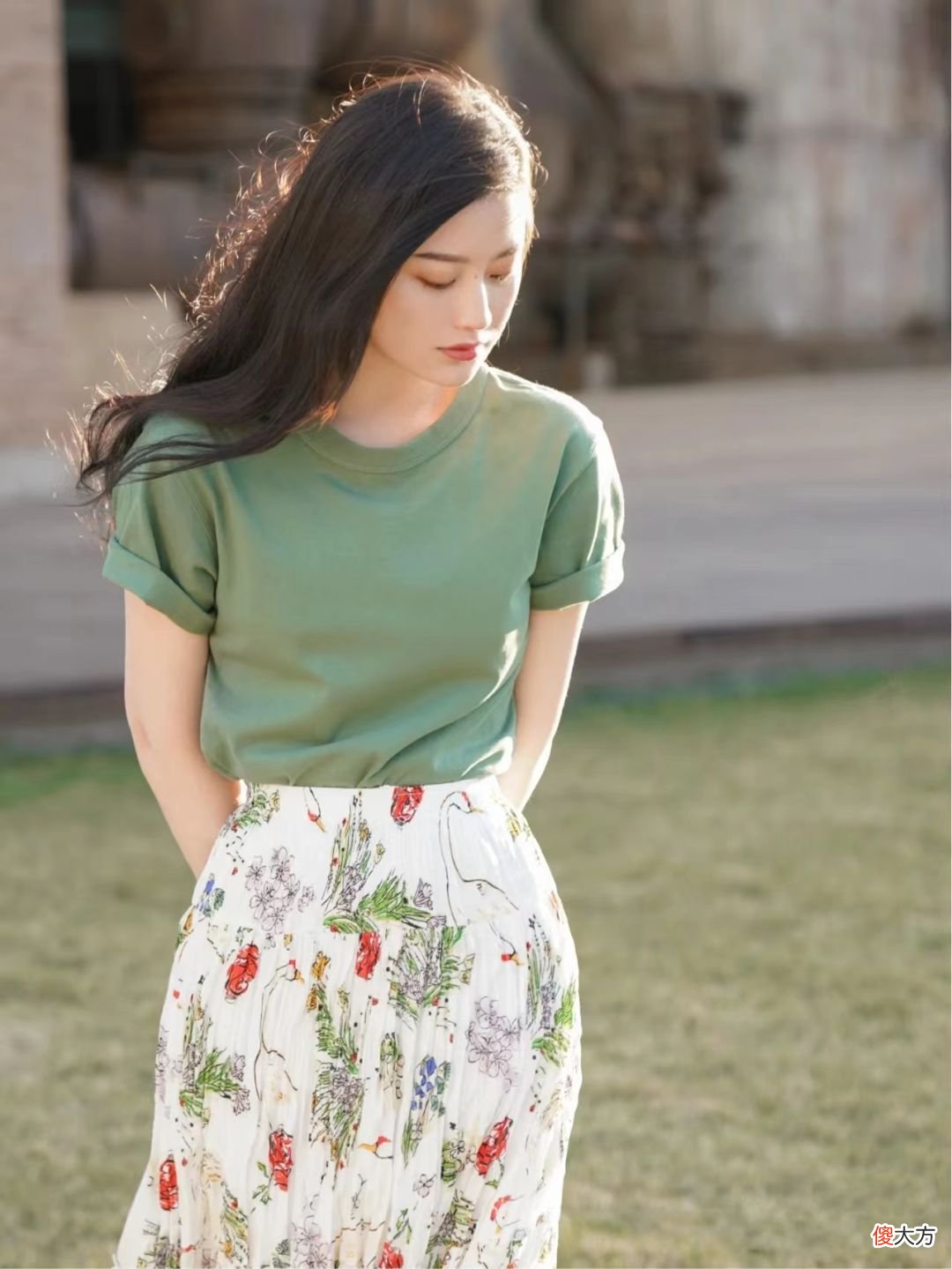 【时尚一点】夏天来了穿裙子，成熟的女人多半喜欢穿半身裙，优雅遮肉又显气质