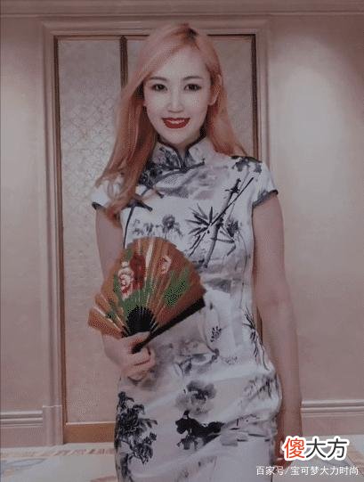 【就爱时尚】马蓉一身山水画塑身旗袍展示得近乎圆满