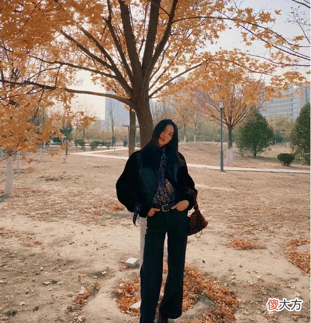 【就爱时尚】古力娜扎高领毛衣太甜了， 真的美炸了