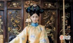 【历史故事】姐妹俩同时嫁康熙，姐姐成皇后宠冠六宫，妹妹成清朝最特殊的贵妃
