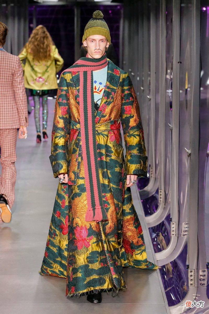 【就爱时尚】夏天又到了碎花的季节，墨西哥艺术家 Frida Kahlo对时装的影响