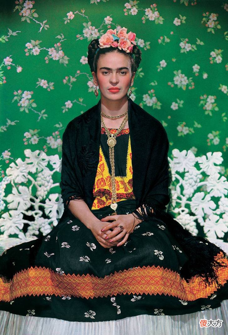 【就爱时尚】夏天又到了碎花的季节，墨西哥艺术家 Frida Kahlo对时装的影响