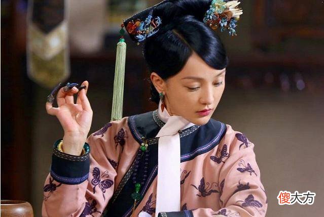 【历史故事】清朝的皇妃们，为何脖子都围个白布条？主要目的还是为了方便皇帝