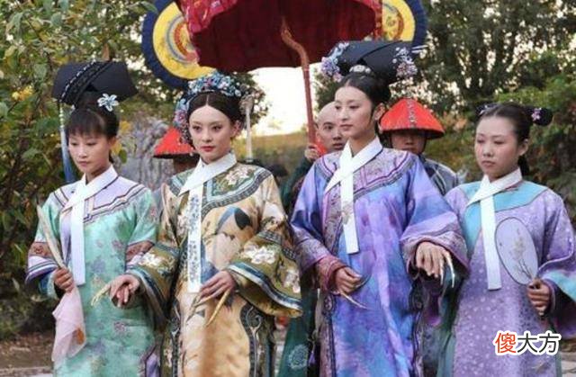 【历史故事】清朝的皇妃们，为何脖子都围个白布条？主要目的还是为了方便皇帝