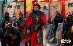 【爱历史】华雄连斩四将，曹操为何不派夏侯惇和曹洪出战？