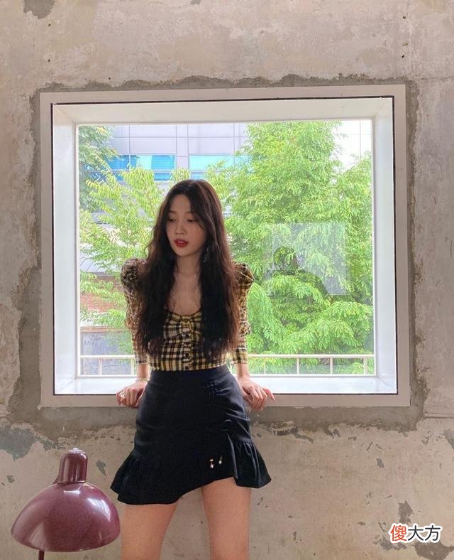 【时尚一点】格子裙怎么穿才有少女感？