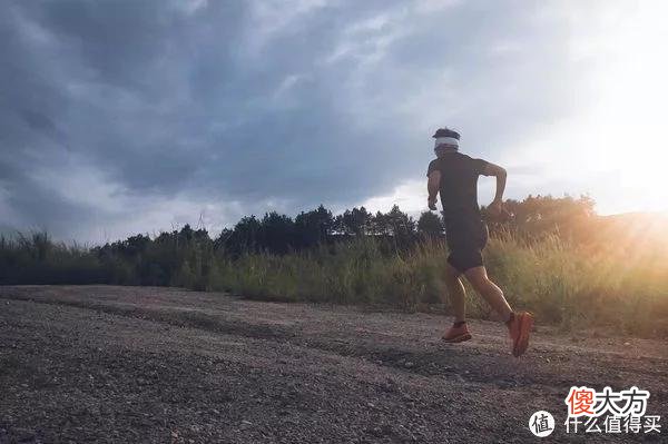 【时尚一点】高速赛道利器——HOKA ONEONE TECTON X 碳板越野跑鞋