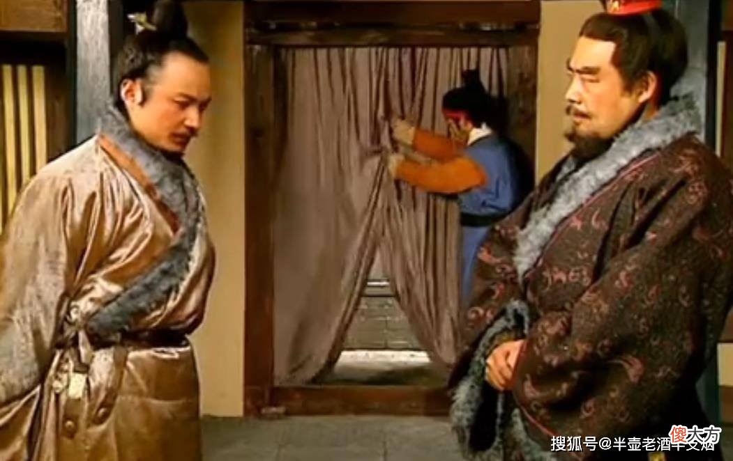 【历史故事】《三国演义》中，关羽和刘备的区别在哪里？