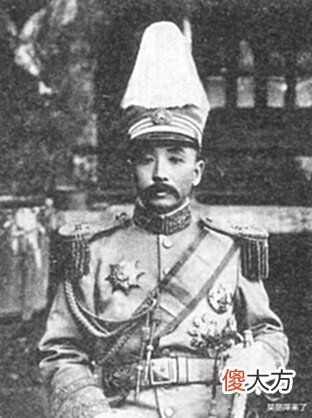 【爱历史】张作霖到学校挑选姨太太,最后居然带个瘸子回家,果然眼光独到