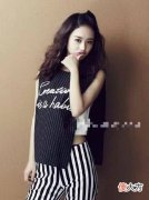 【就爱时尚】赵丽颖早年写真曝光，头顶又扎起一缕，像个小啾啾