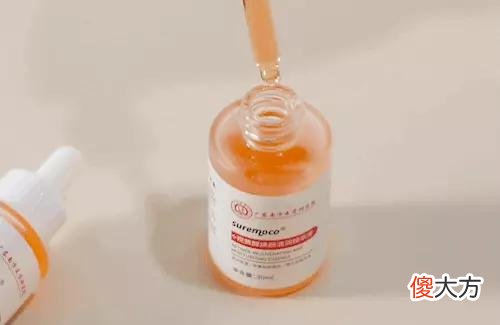 【就爱时尚】长了脂肪粒到底挤不挤？一分钟教你处理它的正确方式